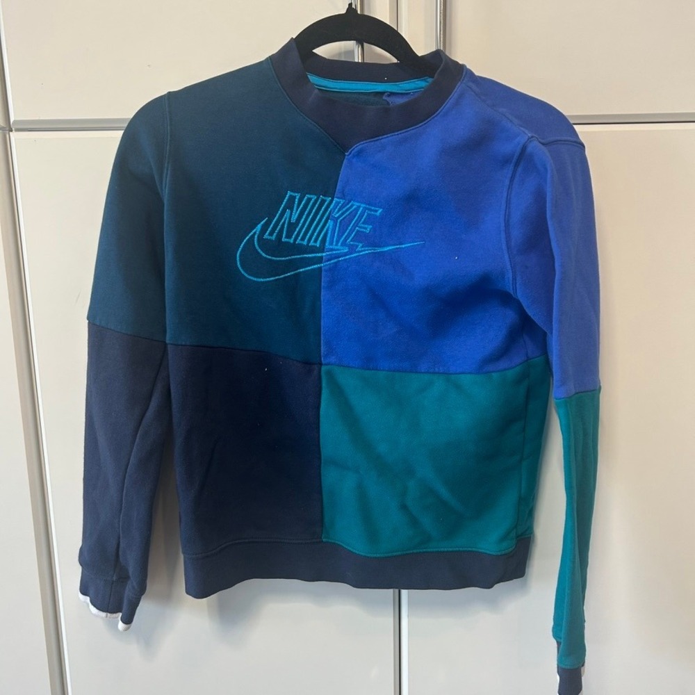 Nike Sportswear Colorblock Crewneck Sweatshirt Blue Teal Navy Embroidered Logo